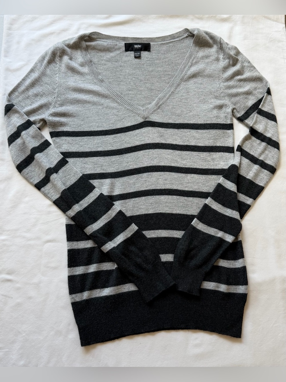 Mossimo Gray & Black Striped V-Neck Fitted Sweater Size XS